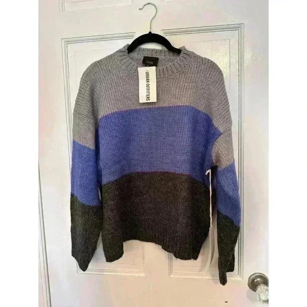Urban Outfitters Lumiere Blue/Gray Crew Neck Colorblock Sweater size M NWT - Picture 2 of 5